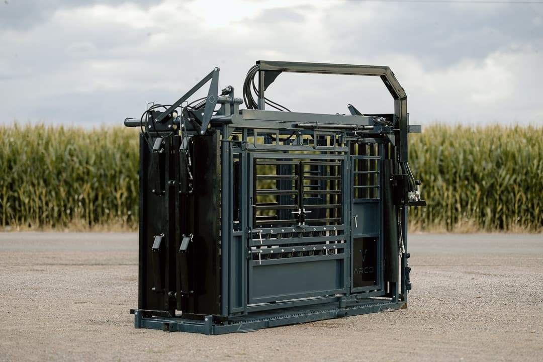 rhino-hydraulic-chute-1