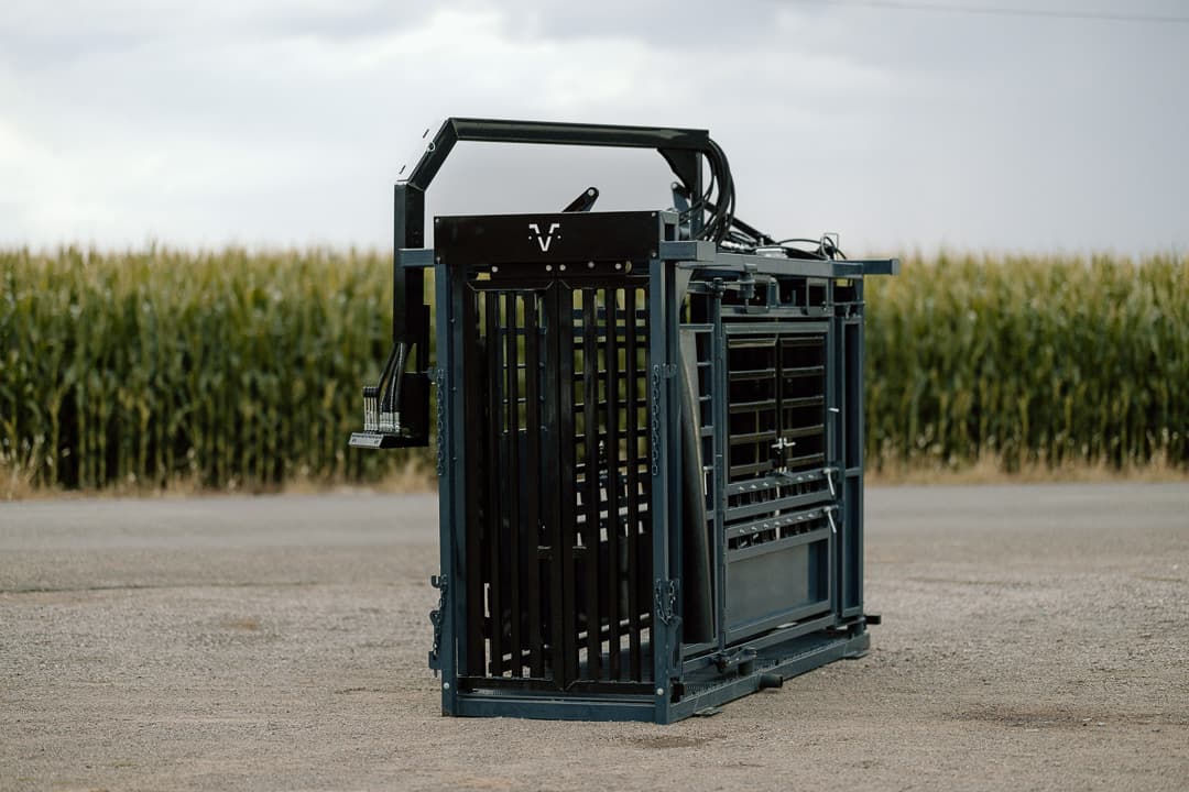 rhino-hydraulic-chute-4