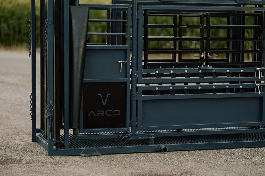 rhino-hydraulic-chute-8